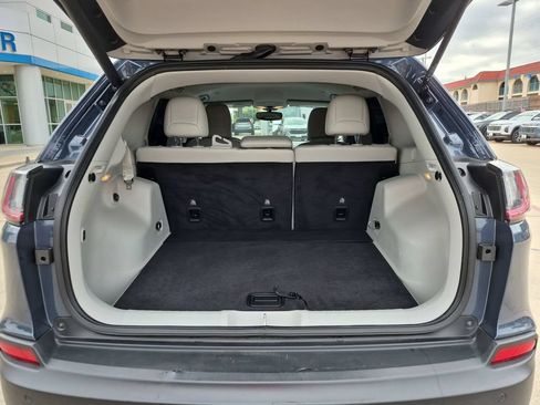 Used 2020 Jeep Cherokee Latitude Plus w/ Comfort/Convenience Group FWD image 22