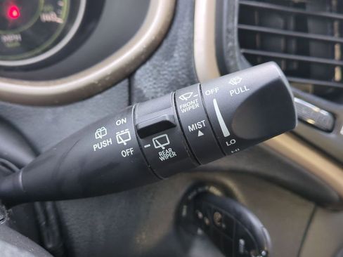 Used 2018 Jeep Cherokee Latitude w/ Cold Weather Group image 30