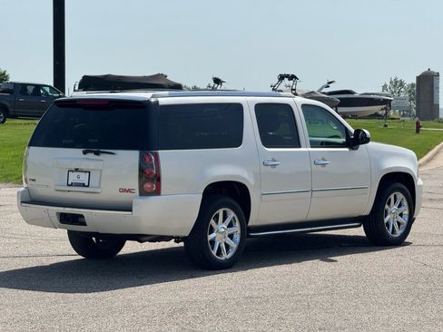Used 2010 GMC Yukon XL Denali AWD/4WD image 7