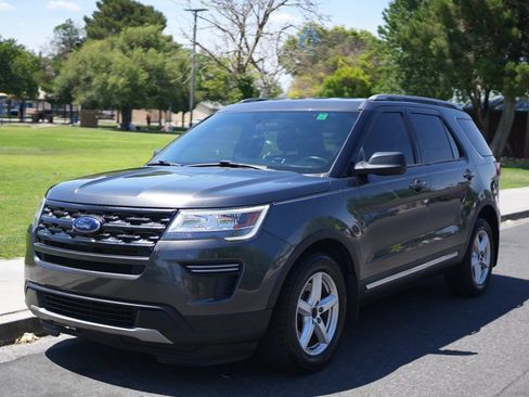 Used 2018 Ford Explorer XLT FWD image 1