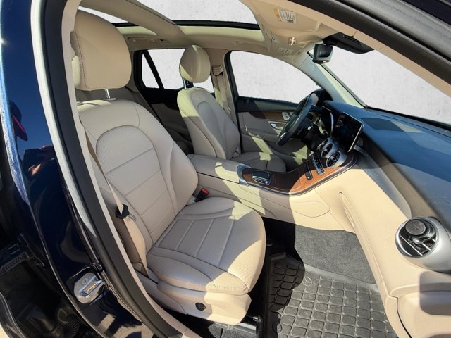 Used 2021 Mercedes-Benz GLC 300 4MATIC image 23