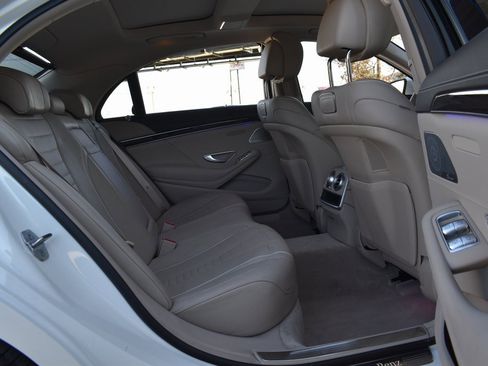 Used 2018 Mercedes-Benz S 560 Sedan image 21