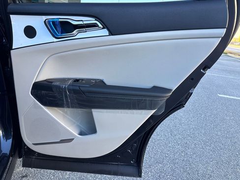 New 2026 Kia Sportage EX w/ EX Panorama Roof Package image 16