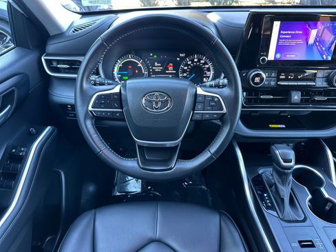 Used 2023 Toyota Highlander XLE image 15