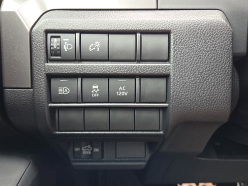 Used 2024 Toyota Tacoma TRD Sport w/ TRD Sport Upgrade Package image 18