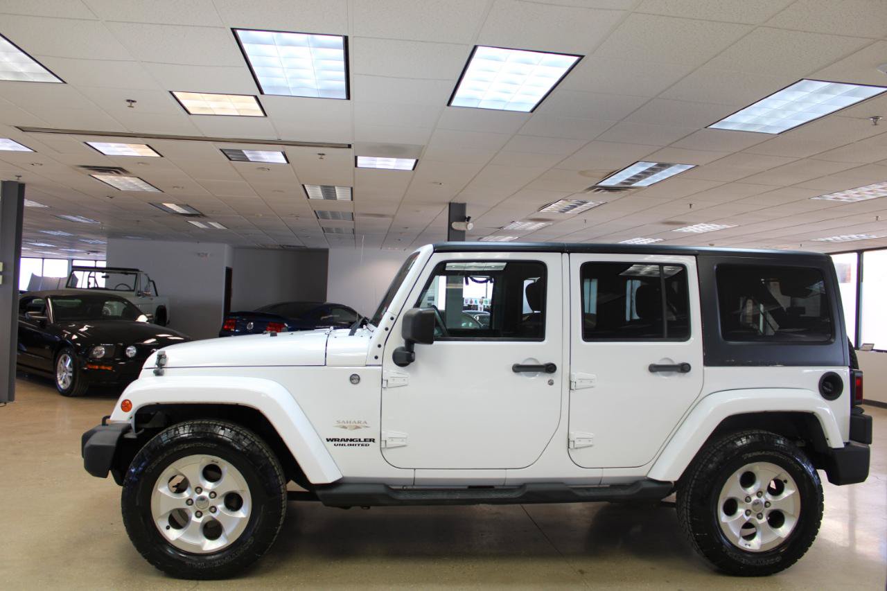 Used 2013 Jeep Wrangler Unlimited Sahara w/ Connectivity Group AWD/4WD image 16