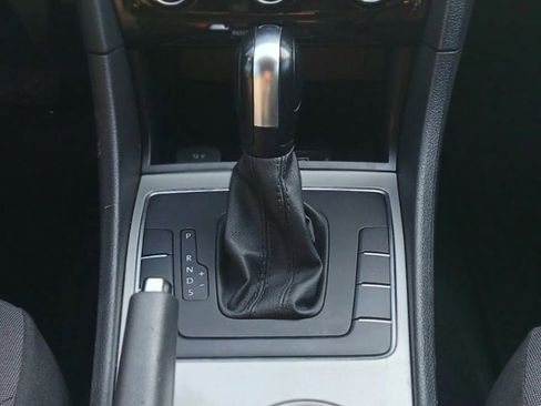 Used 2020 Toyota Prius LE image 20