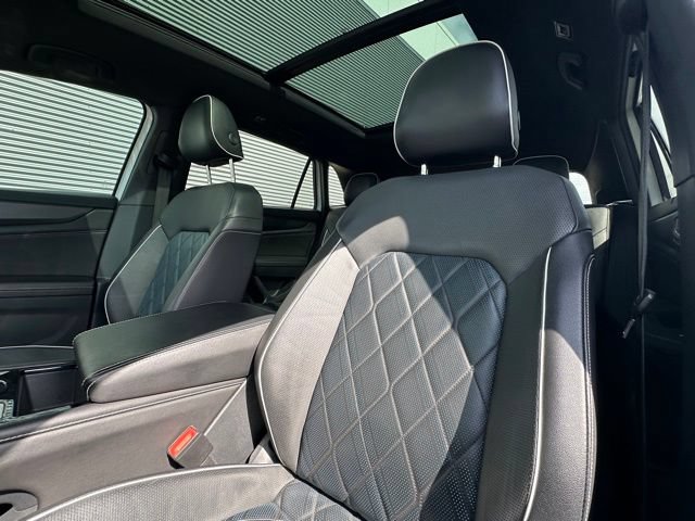 Used 2024 Volkswagen Atlas Cross Sport SEL Premium R-Line AWD/4WD image 28
