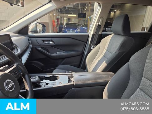 Used 2024 Nissan Rogue SV FWD image 4