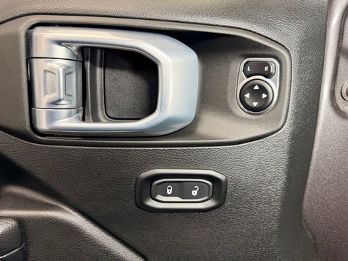 Used 2021 Jeep Gladiator Sport AWD/4WD image 4