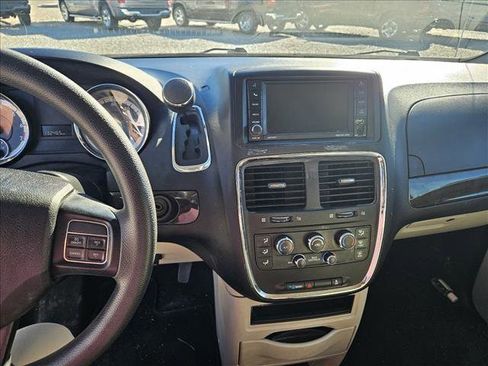 Used 2019 Dodge Grand Caravan SE image 7