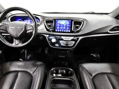 Used 2020 Chrysler Pacifica Touring-L w/ Advanced Safetytec Group AWD/4WD image 3