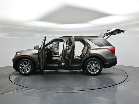 Used 2021 Ford Explorer XLT w/ Equipment Group 202A RWD image 34