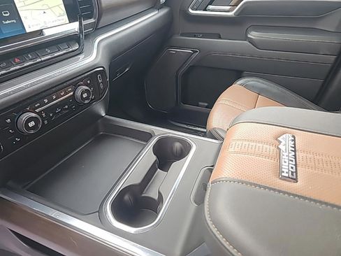 Used 2025 Chevrolet Silverado 2500 High Country w/ Technology Package image 25