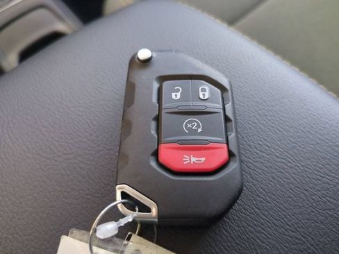 Used 2024 Jeep Wrangler Unlimited Sahara AWD/4WD image 28