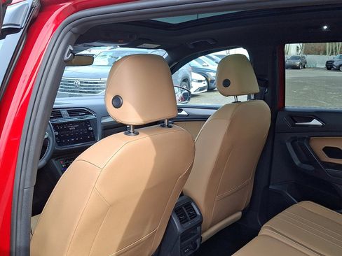 Used 2023 Volkswagen Tiguan SE w/ Panoramic Sunroof Package image 20