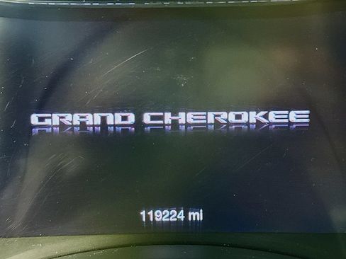 Used 2016 Jeep Grand Cherokee Laredo w/ Quick Order Package 23E AWD/4WD image 17