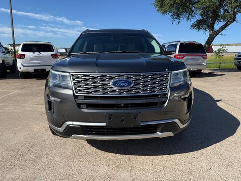 Used 2018 Ford Explorer Platinum AWD/4WD image 2