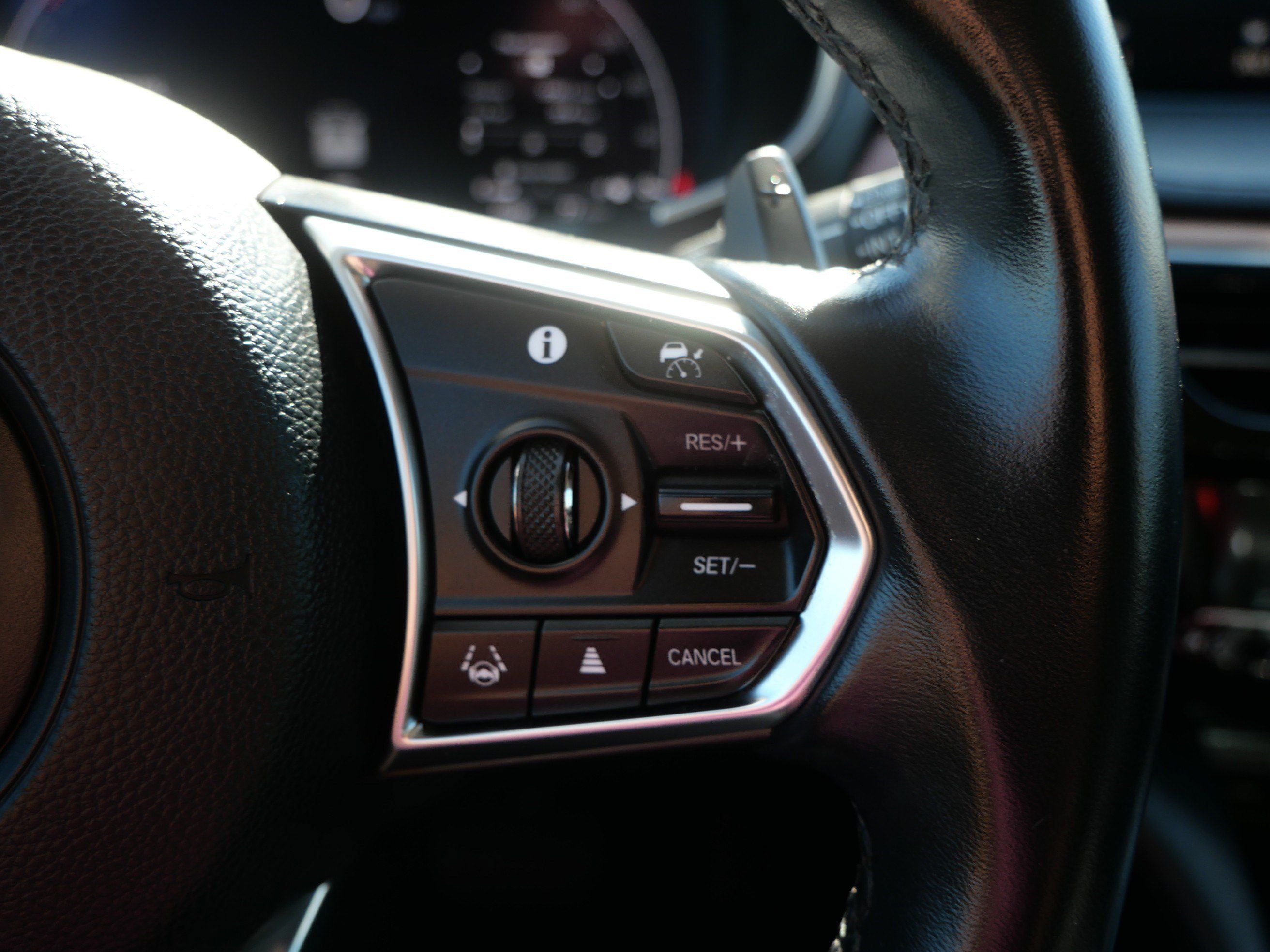 Used 2022 Acura MDX w/ Technology Package AWD/4WD image 10