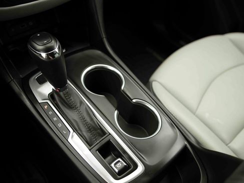 Used 2019 Chevrolet Equinox Premier FWD image 10