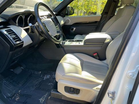 Used 2020 Land Rover Discovery SE image 11