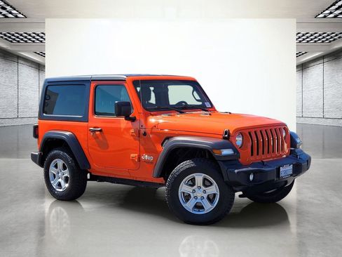 Used 2018 Jeep Wrangler Sport AWD/4WD image 2
