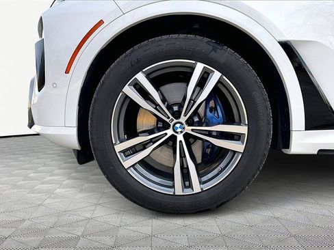 Used 2025 BMW X7 M60i w/ Climate Comfort Package image 9