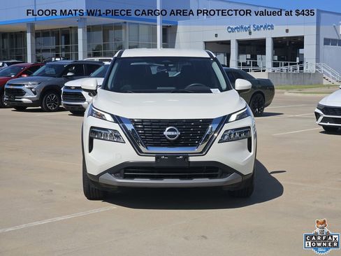 Used 2023 Nissan Rogue SV FWD image 2