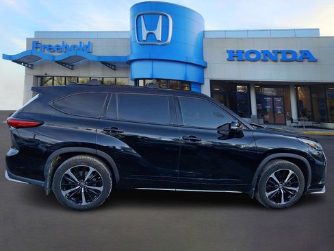 Used 2022 Toyota Highlander XSE image 4