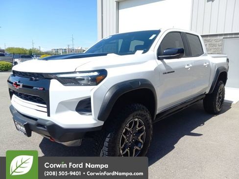 Used 2025 Chevrolet Colorado ZR2 w/ Technology Package AWD/4WD image 7