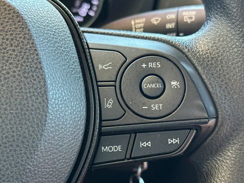 Certified 2022 Toyota RAV4 LE AWD/4WD image 28