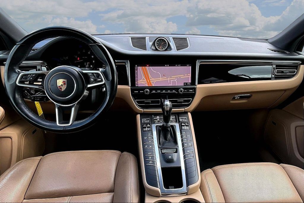 Used 2019 Porsche Macan w/ Premium Package Plus AWD/4WD image 7