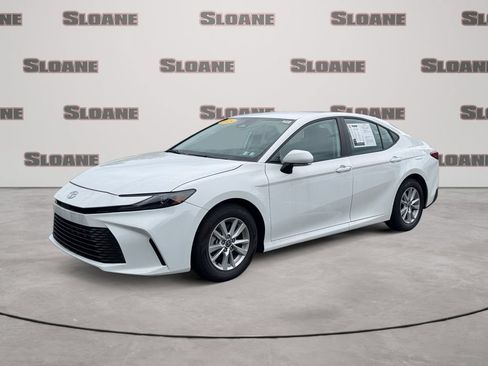 Used 2025 Toyota Camry LE w/ Convenience Package FWD image 1