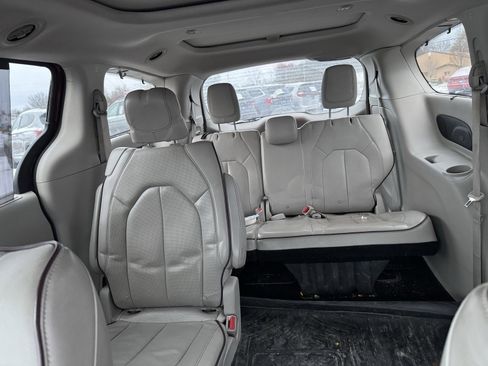 Used 2020 Chrysler Pacifica Limited image 24