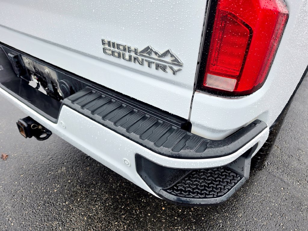 Used 2024 Chevrolet Silverado 2500 High Country w/ High Country Premium Package AWD/4WD image 6
