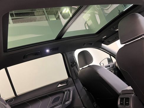 Used 2023 Volkswagen Tiguan SE R-Line image 14