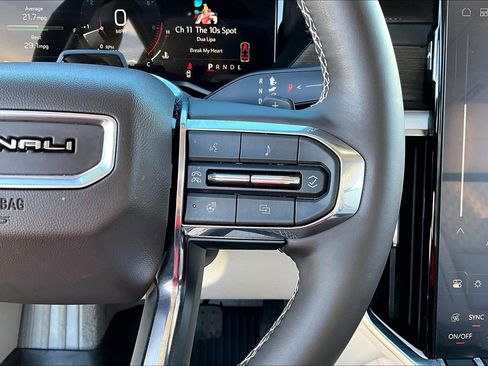 Used 2024 GMC Acadia Denali w/ Super Cruise Package image 21