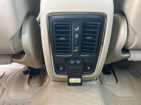 Used 2019 Jeep Grand Cherokee Overland RWD image 16