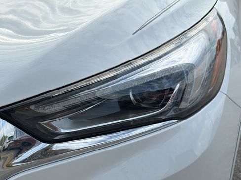 Used 2020 Buick Enclave Essence image 9