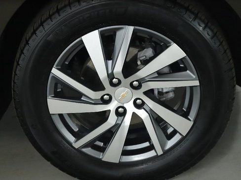 Used 2023 Chevrolet Equinox Premier image 10