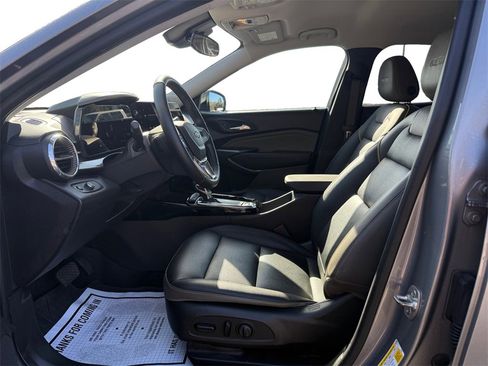 Used 2025 Chevrolet Trax ACTIV w/ Driver Confidence Package image 9