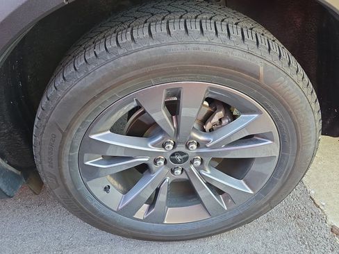 Used 2021 Ford Explorer XLT w/ Equipment Group 202A AWD/4WD image 5