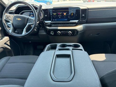 Used 2022 Chevrolet Silverado 1500 LT AWD/4WD image 11
