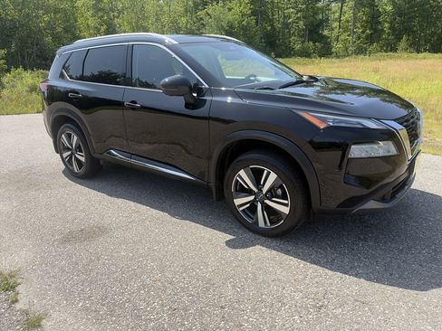 Certified 2023 Nissan Rogue SL w/ SL Premium Package AWD/4WD image 3