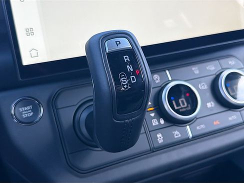 New 2026 Land Rover Defender 110 X-Dynamic SE AWD/4WD image 29