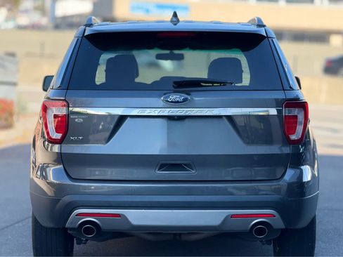 Used 2017 Ford Explorer XLT w/ Equipment Group 202A image 4