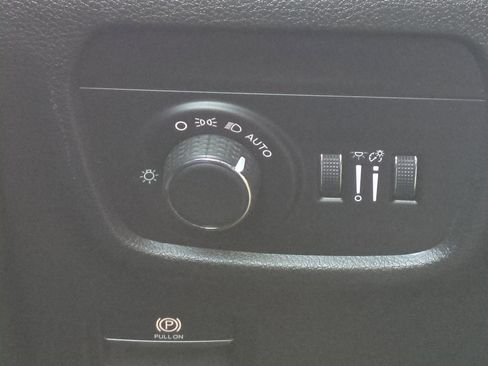 Certified 2023 Jeep Grand Cherokee Laredo image 30