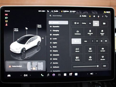 Used 2023 Tesla Model 3 Standard Range image 11