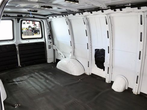 Used 2022 GMC Savana 2500 Extended RWD image 32