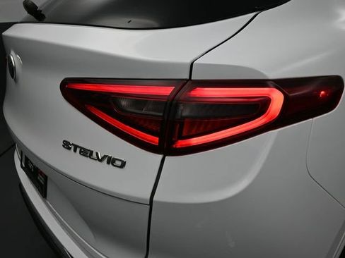 Used 2022 Alfa Romeo Stelvio Veloce image 44